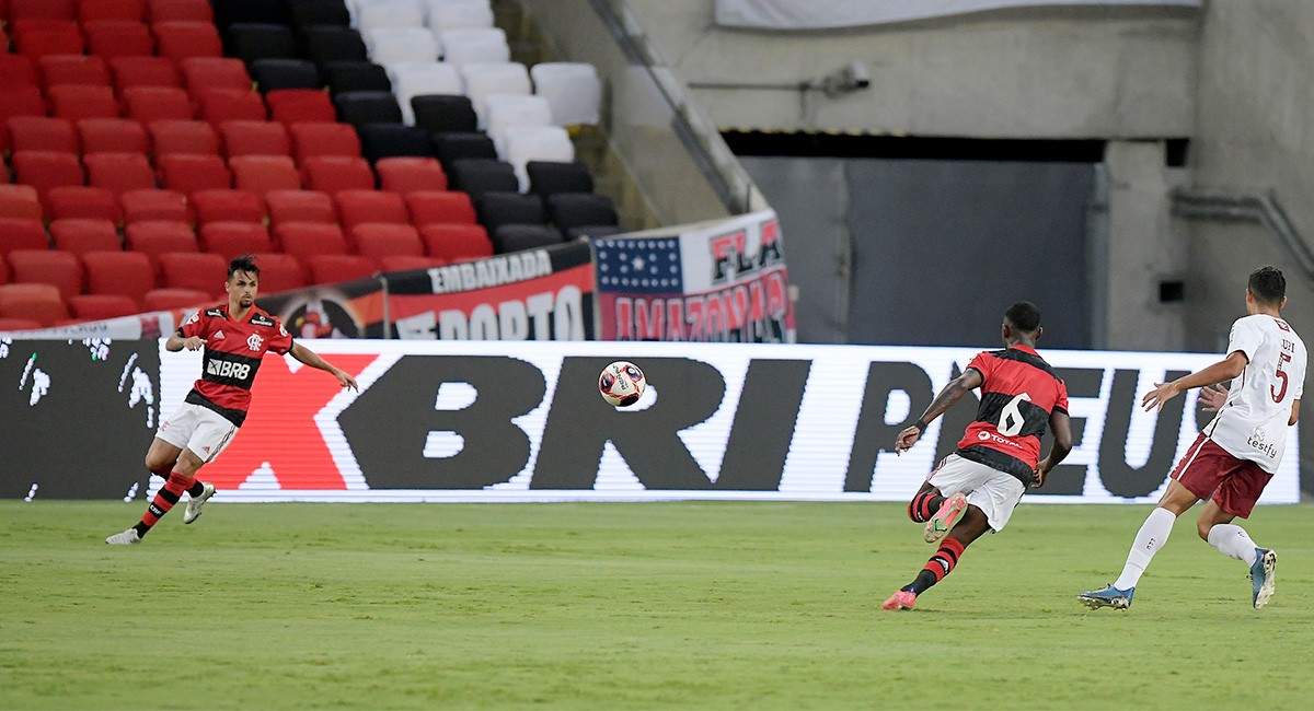  Con un gran gol, Flu gana el clásico y saca a Fla del liderazgo de la Copa Guanabara.