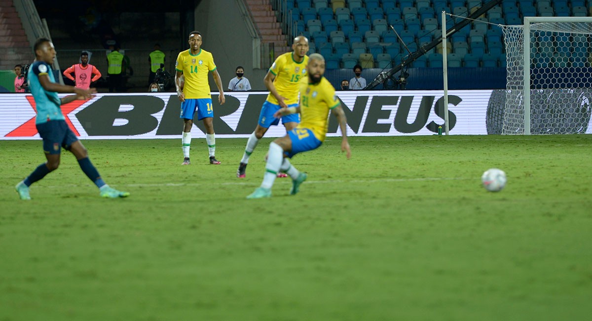Ecuador clasificó, empatando con Brasil